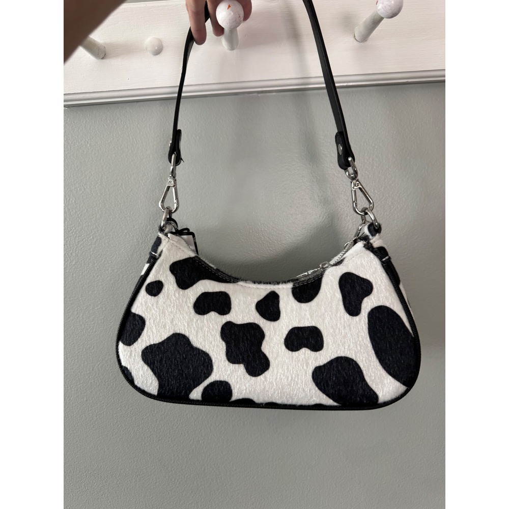 Von Dutch Cow Print Baguette Shoulder Bag Black White Faux Fur VDSB-2067BLK NWT - Picture 4 of 6